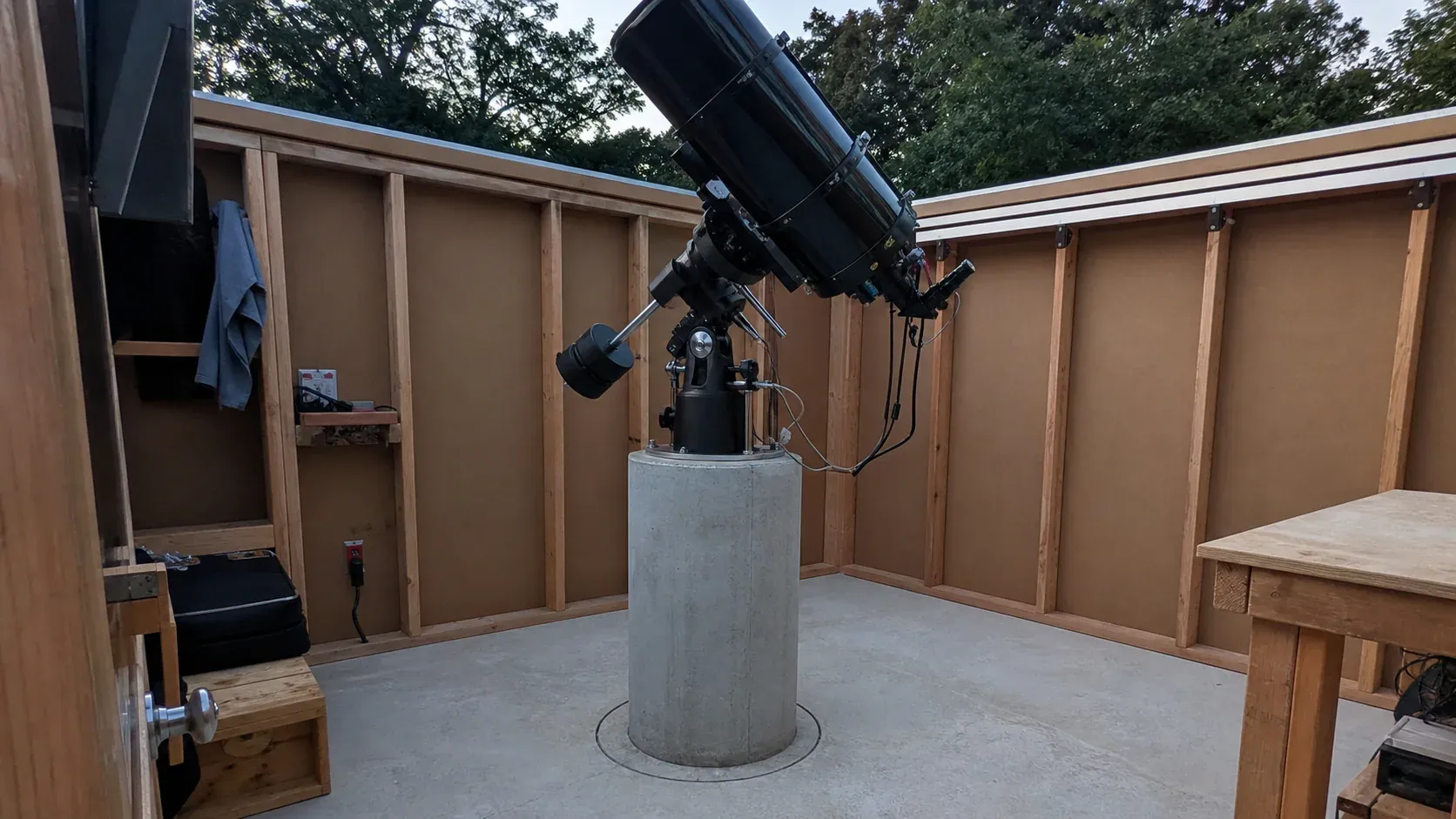 Steel telescope pier mounted on an isolated concrete foundation inside an observatory